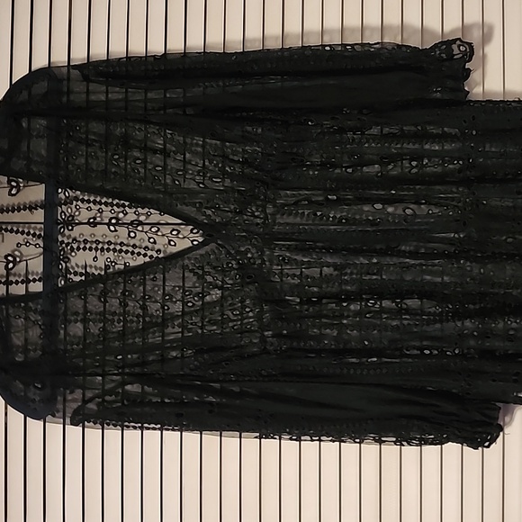 Hem & Thread Black lace tunic top size large - Picture 4 of 4